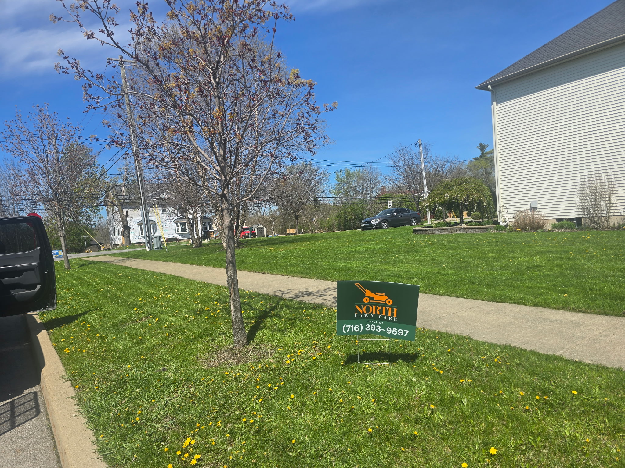 Clean walkway and driveway after blower finish service in Lancaster NY
